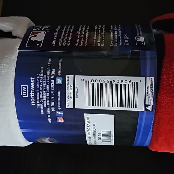 Cleveland Guardian's super plush throw - Picture 3 of 6